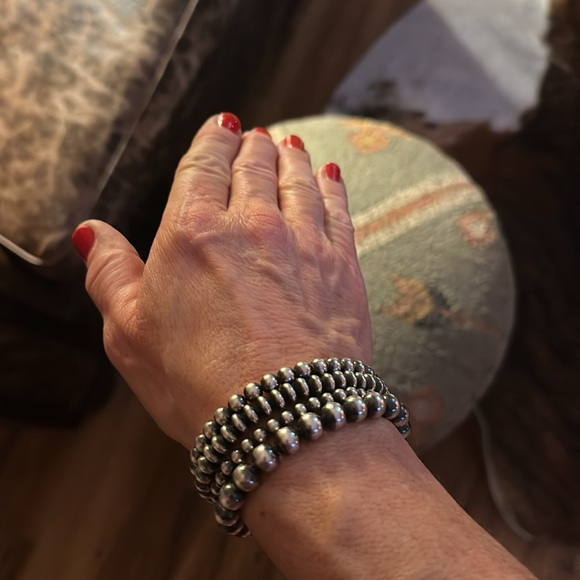 Beautiful sterling silver Navajo pearl bracelet—7 inches - Picture 8 of 8